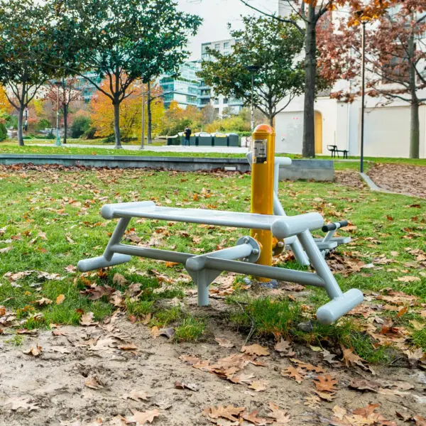 appareil de fitness extérieur banc abdos et lombaires herkules