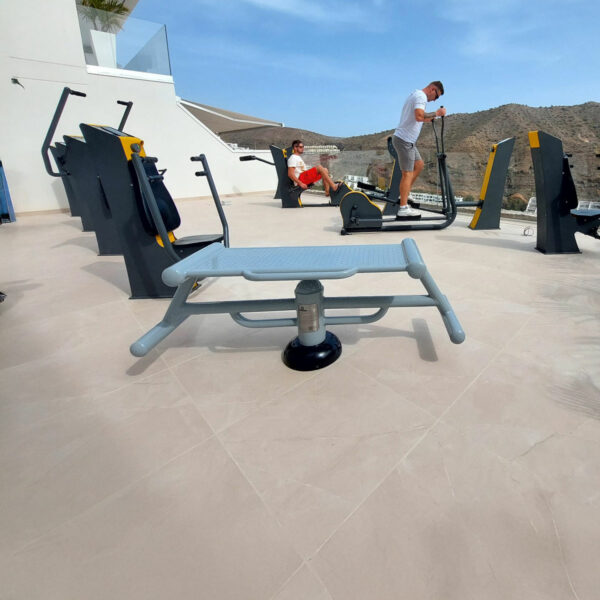appareil de fitness extérieur banc abdos herkules
