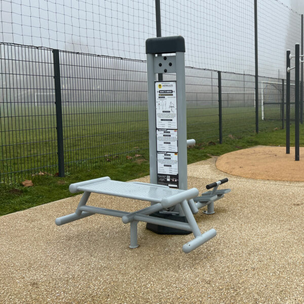 station de fitness extérieure banc abdos herkules
