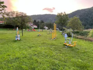 Vue générale du parc de street workout à Saint Paul en Cornillon