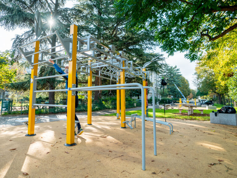 Contact projet fitness extérieur pour Square Tolstoï